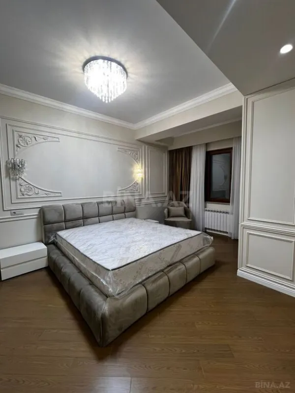 Satılır 4 otaqlı mənzil 190 m²