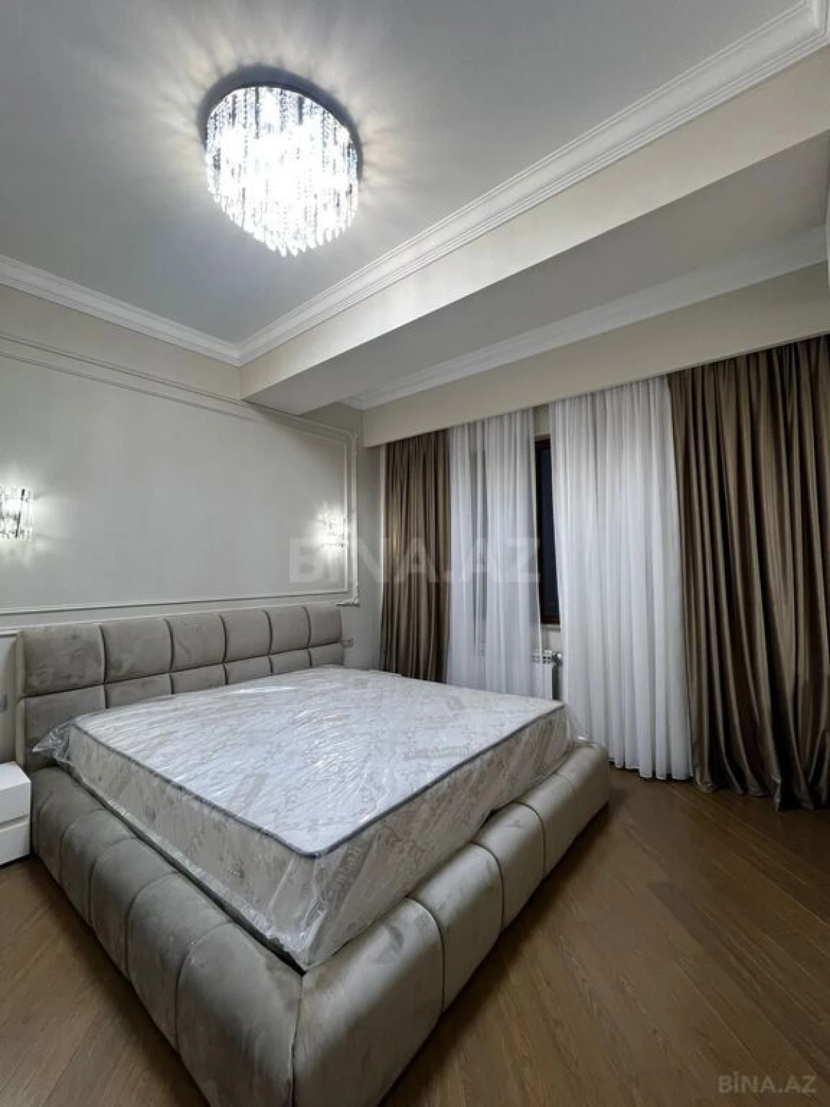 Satılır 4 otaqlı mənzil 190 m²