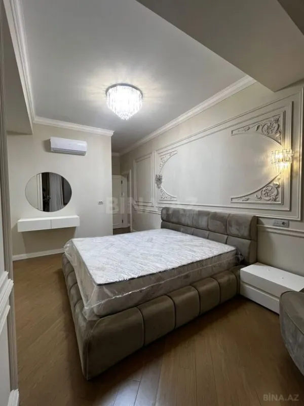 Satılır 4 otaqlı mənzil 190 m²