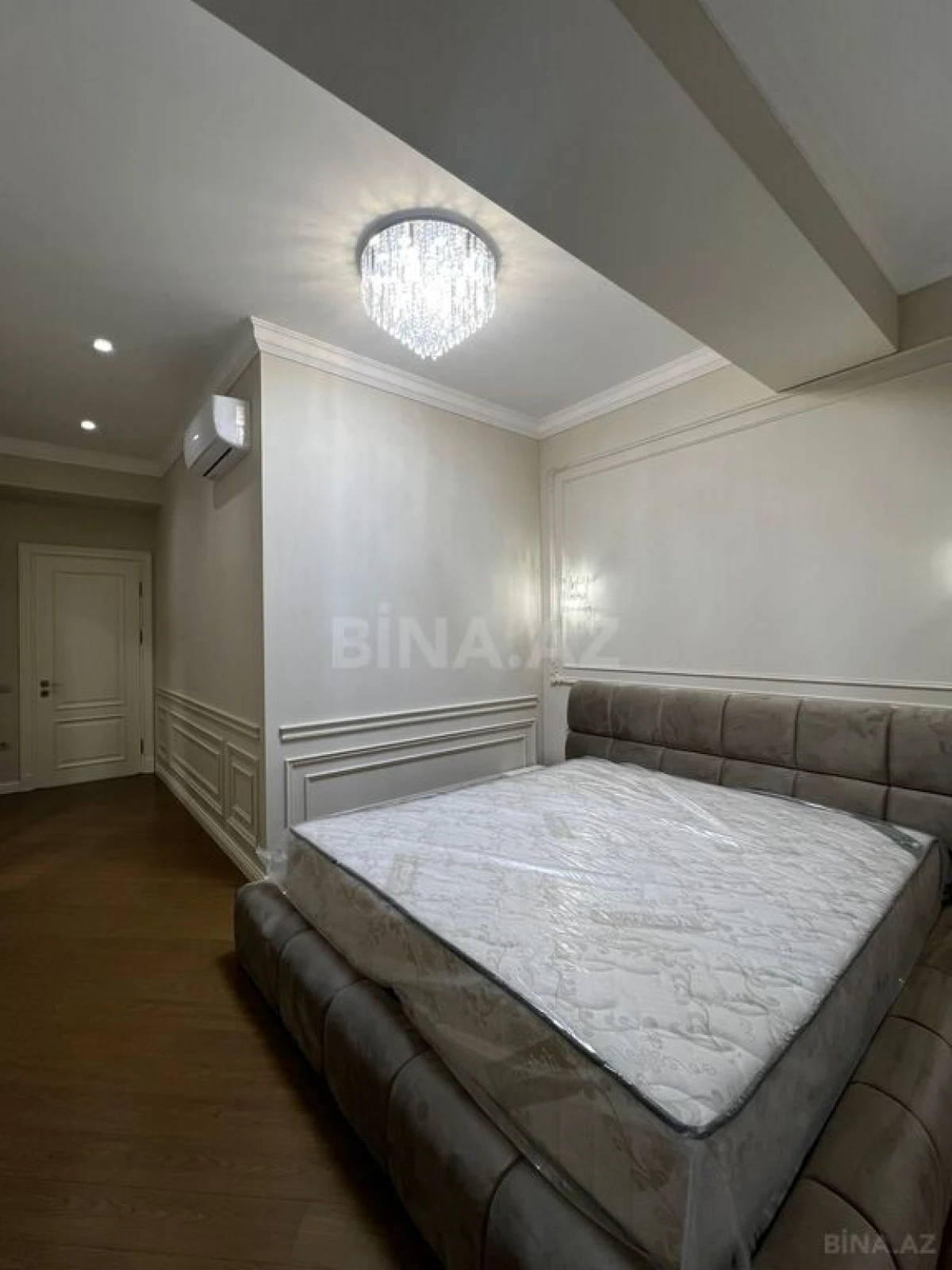 Satılır 4 otaqlı mənzil 190 m²