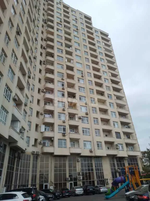 Satılır 3 otaqlı mənzil 157 m²