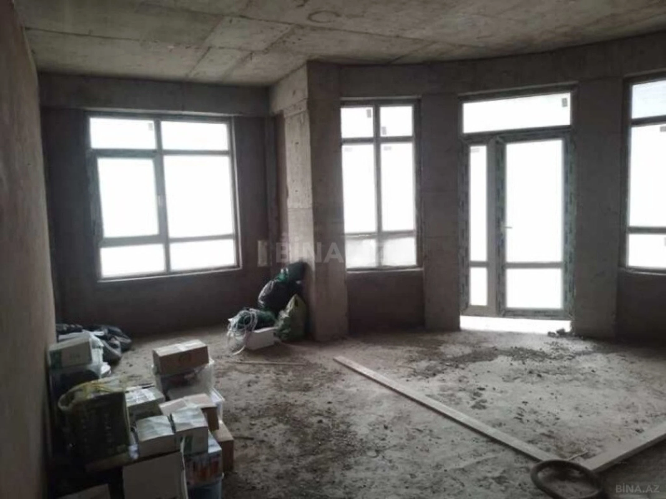 Satılır 3 otaqlı mənzil 157 m²