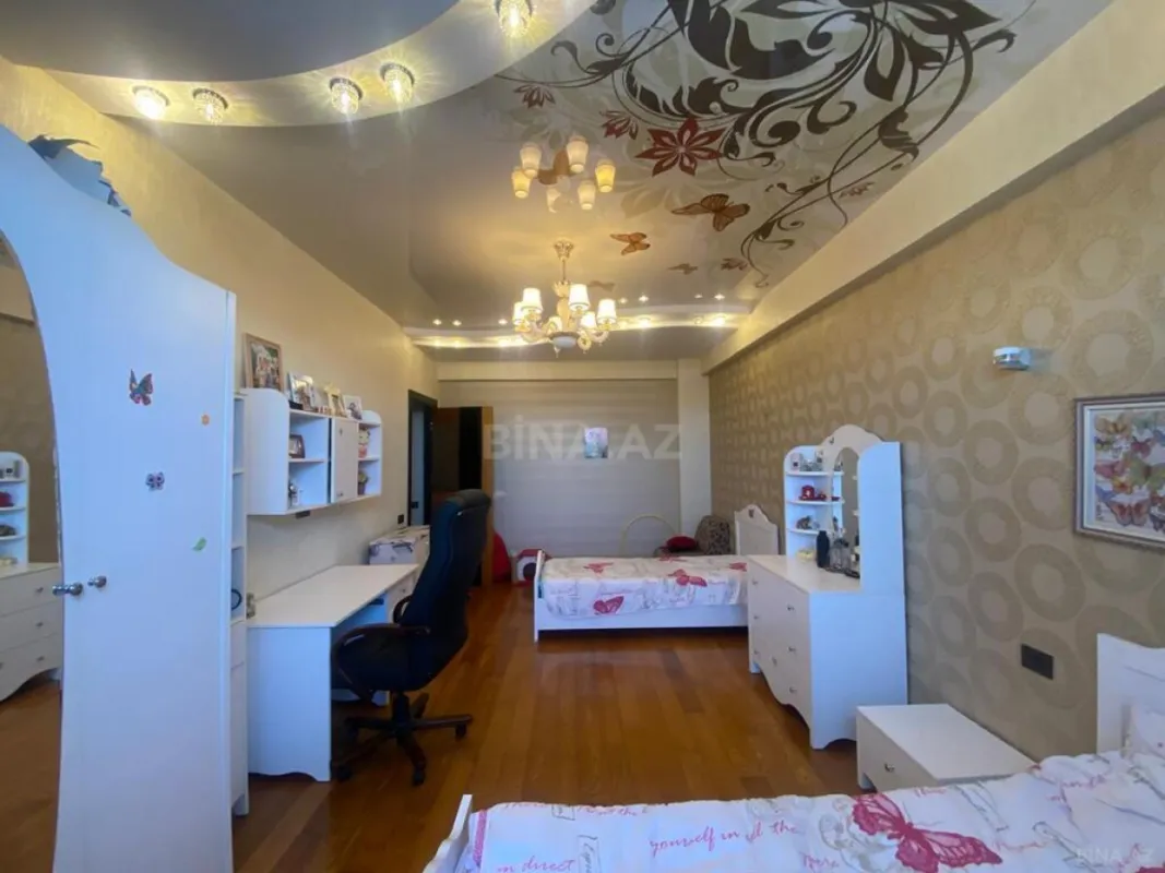 Satılır 4 otaqlı mənzil 175 m²