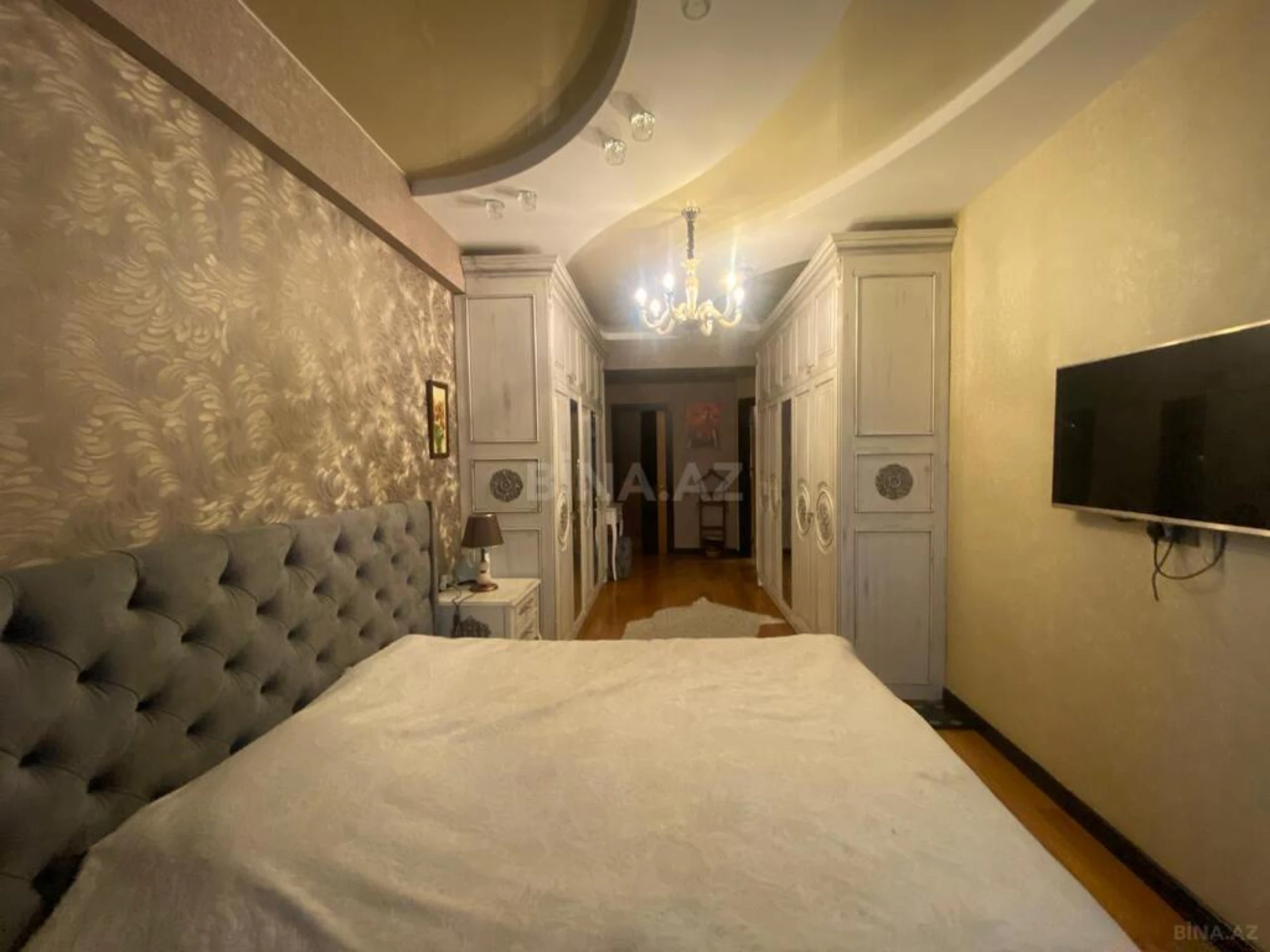 Satılır 4 otaqlı mənzil 175 m²