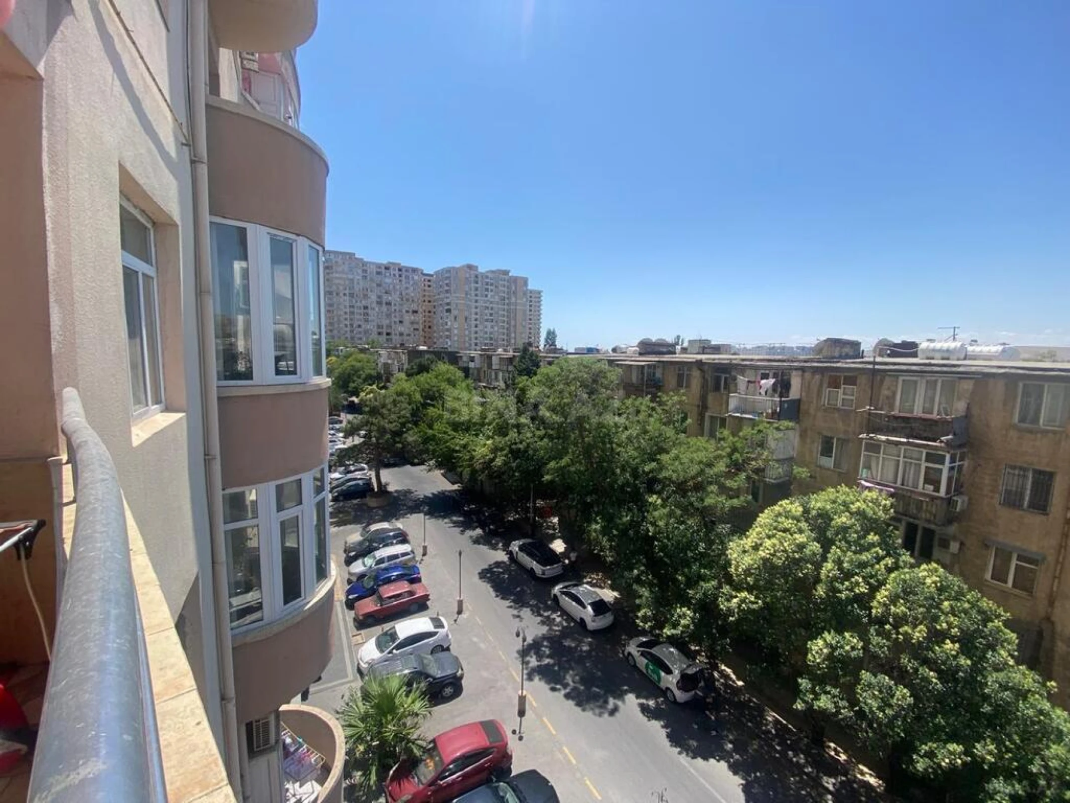 Satılır 4 otaqlı mənzil 175 m²