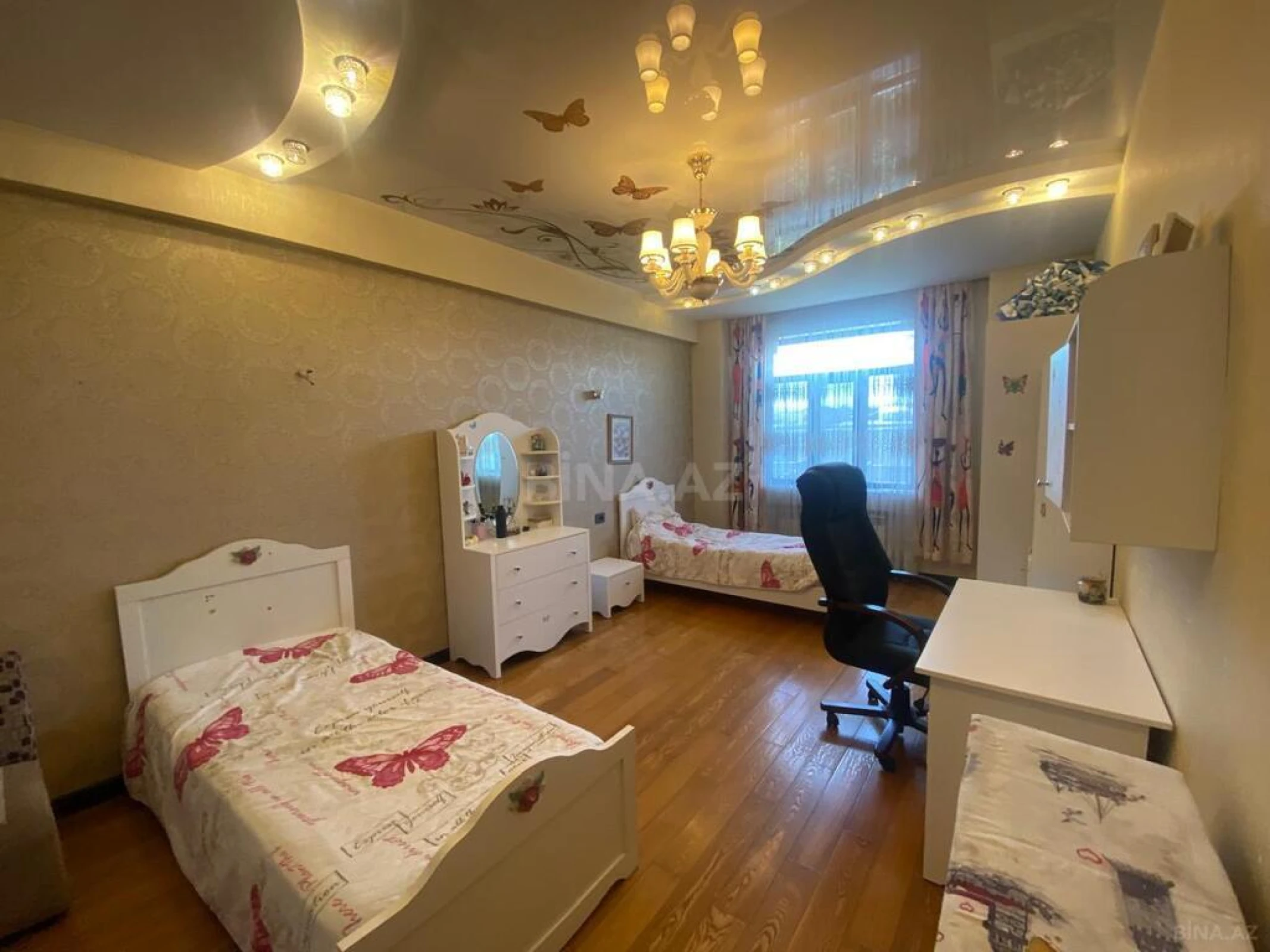 Satılır 4 otaqlı mənzil 175 m²