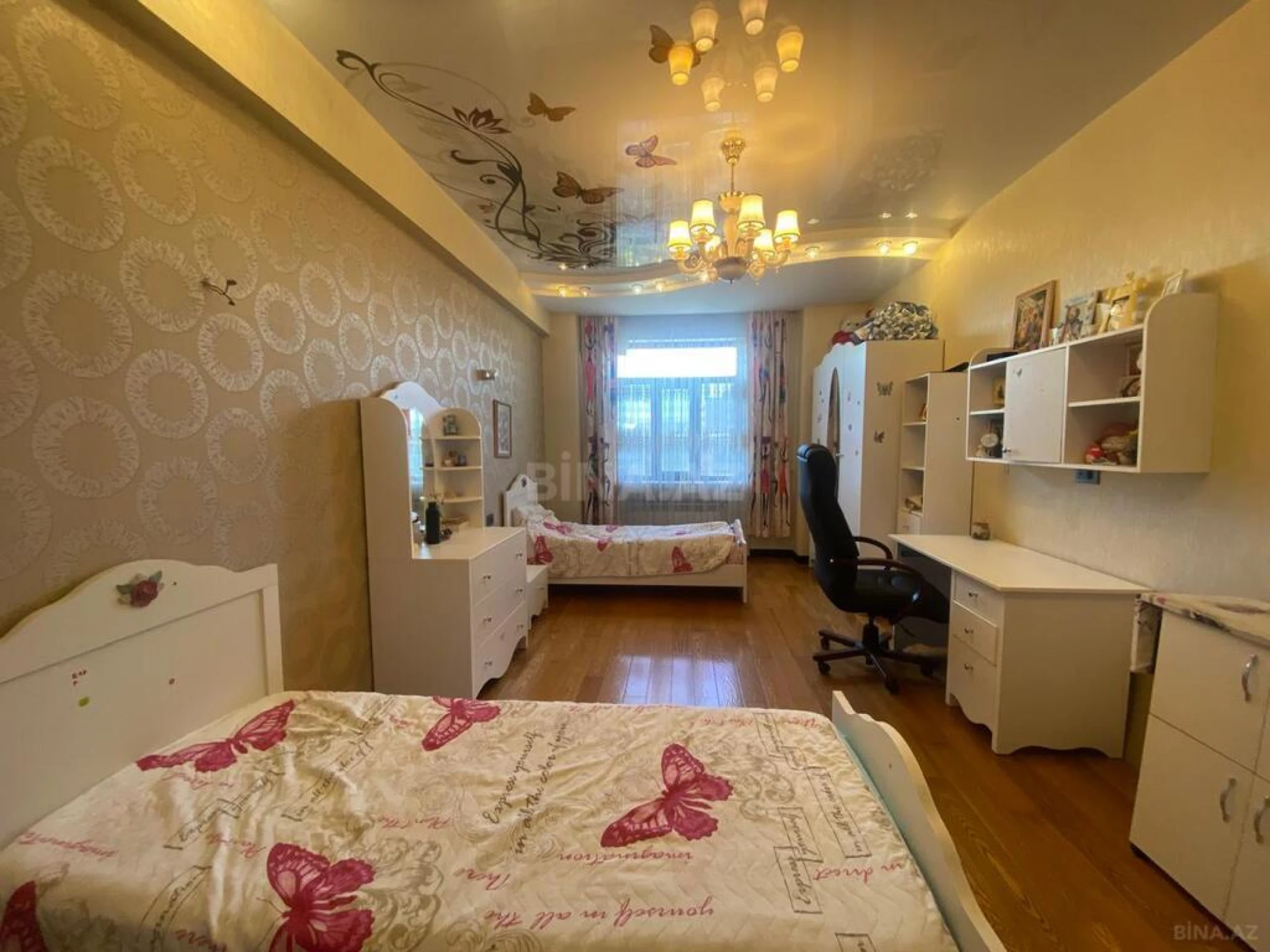 Satılır 4 otaqlı mənzil 175 m²