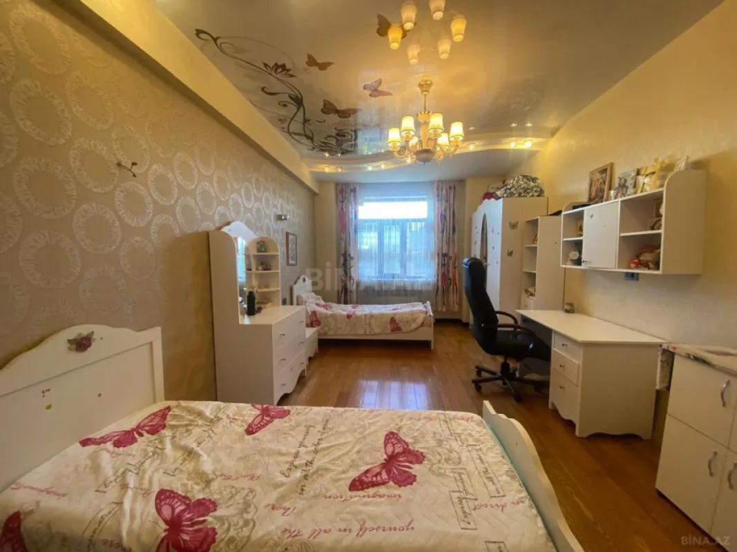 Satılır 4 otaqlı mənzil 175 m²