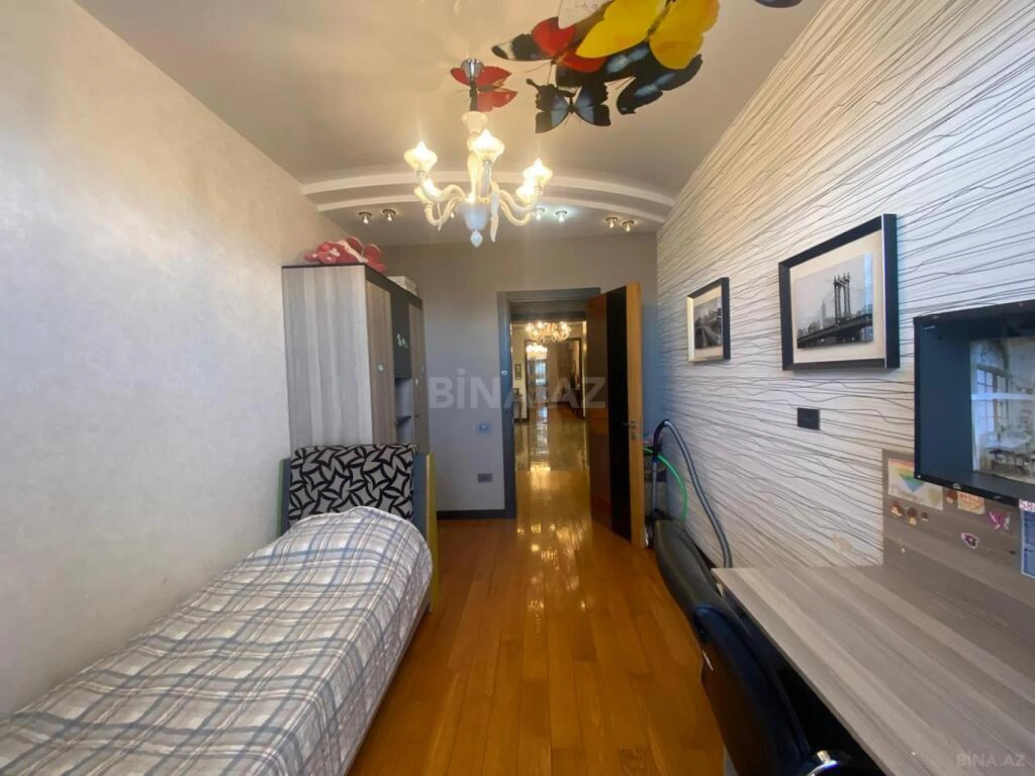 Satılır 4 otaqlı mənzil 175 m²