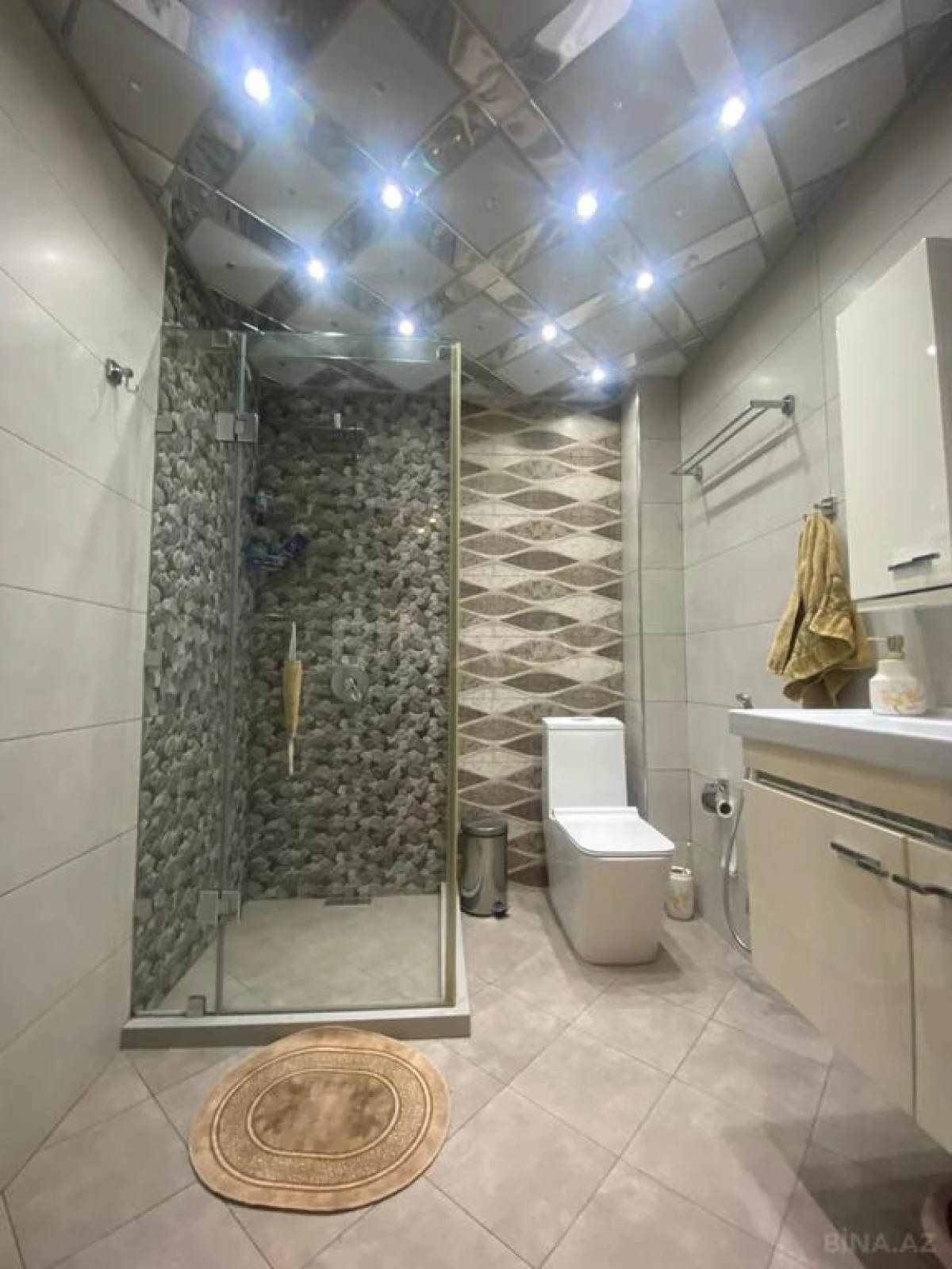 Satılır 4 otaqlı mənzil 175 m²