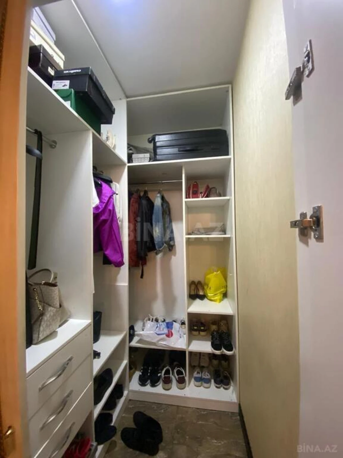 Satılır 4 otaqlı mənzil 175 m²