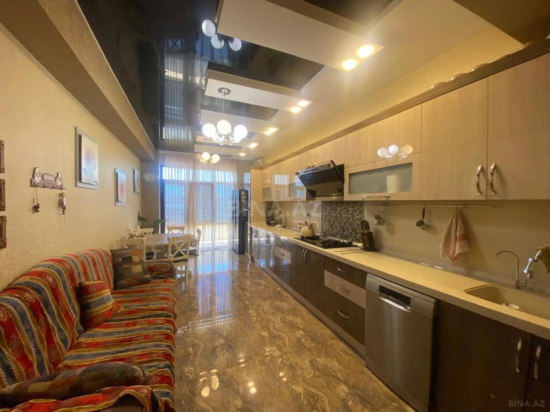 Satılır 4 otaqlı mənzil 175 m²