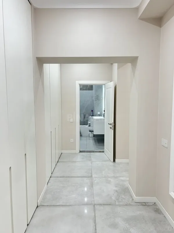 Kirayə verilir 4 otaqlı mənzil 135 m²