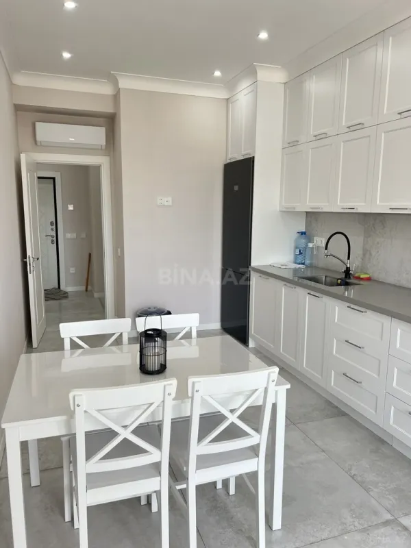Kirayə verilir 4 otaqlı mənzil 135 m²