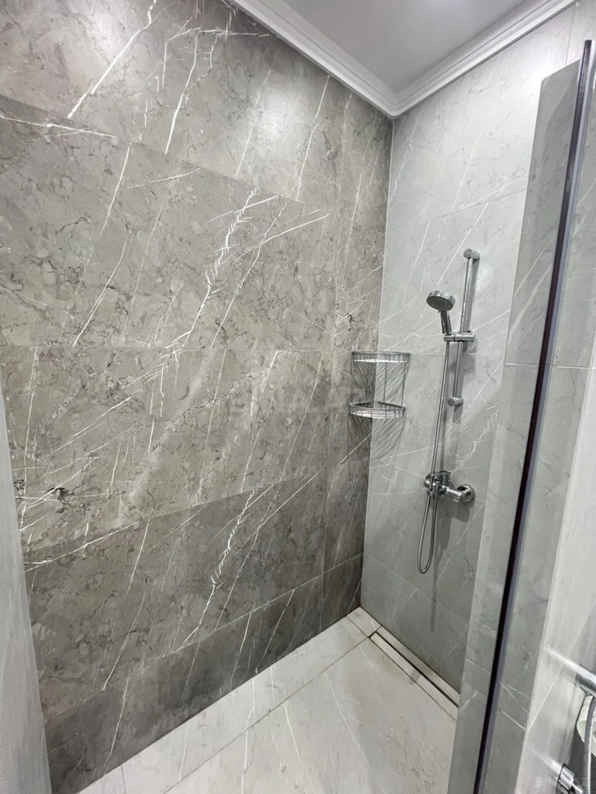 Kirayə verilir 4 otaqlı mənzil 135 m²