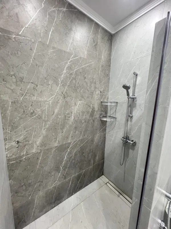 Kirayə verilir 4 otaqlı mənzil 135 m²