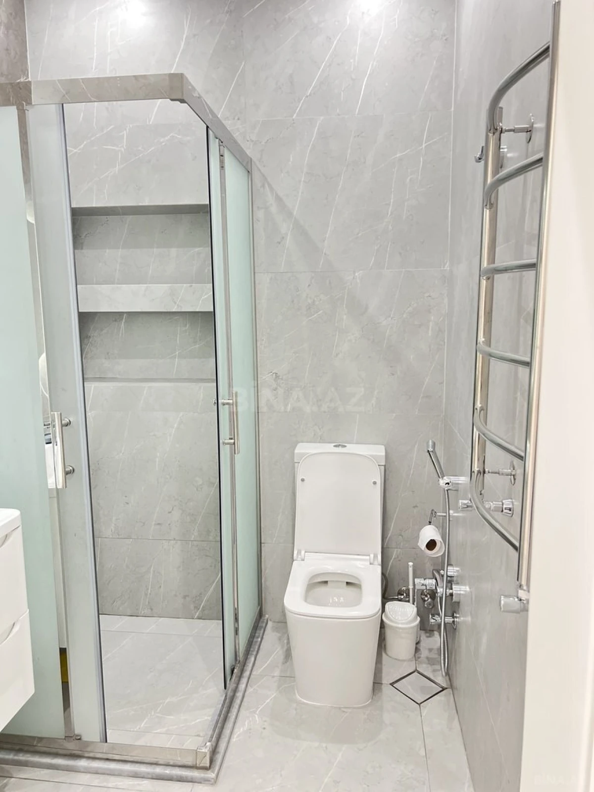 Kirayə verilir 4 otaqlı mənzil 135 m²
