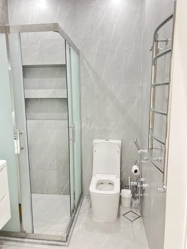 Kirayə verilir 4 otaqlı mənzil 135 m²