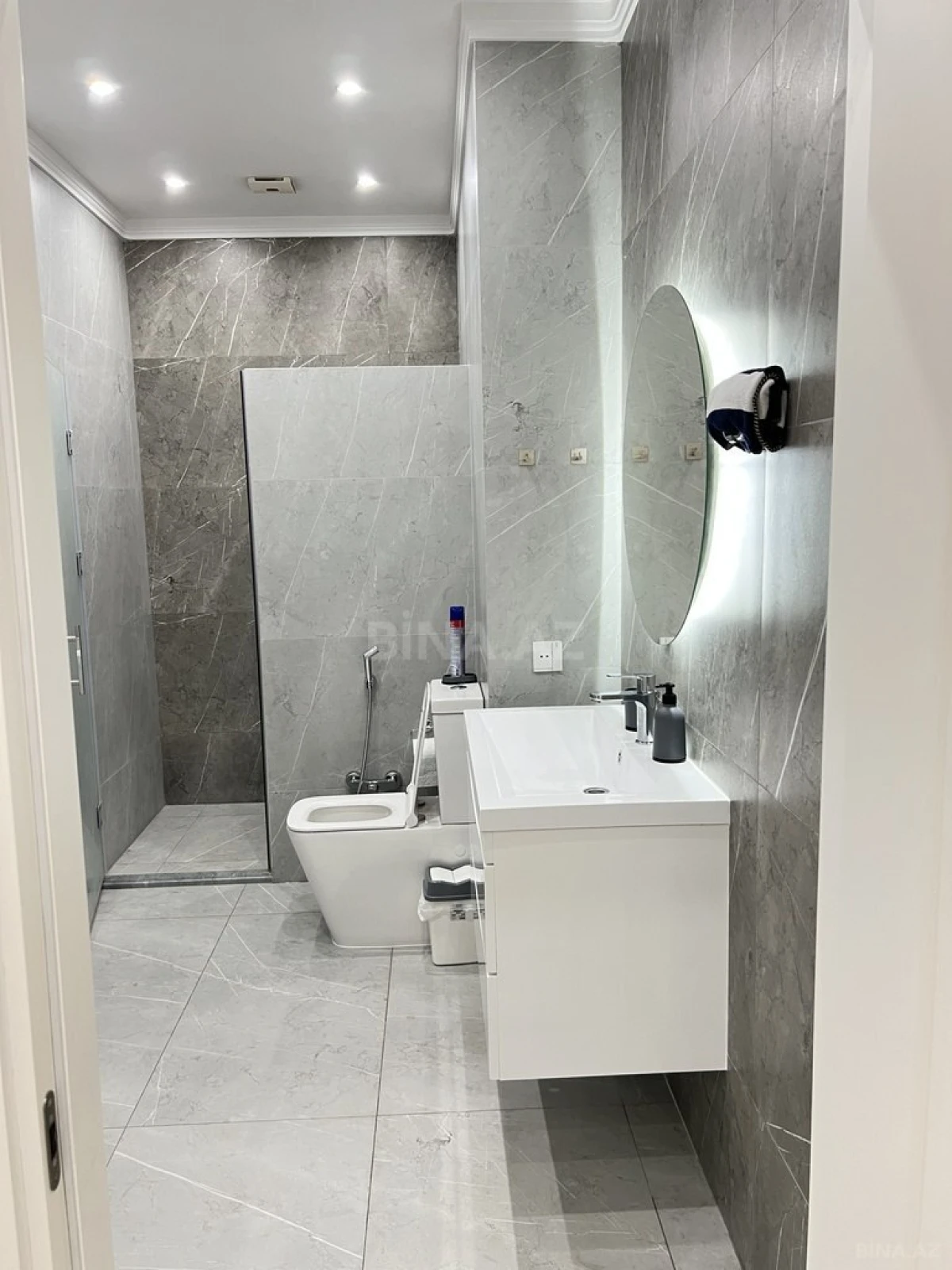 Kirayə verilir 4 otaqlı mənzil 135 m²