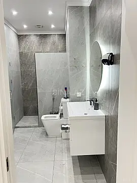 Kirayə verilir 4 otaqlı mənzil 135 m²