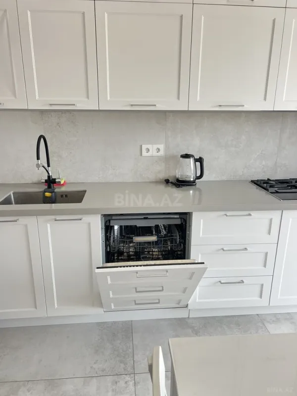 Kirayə verilir 4 otaqlı mənzil 135 m²