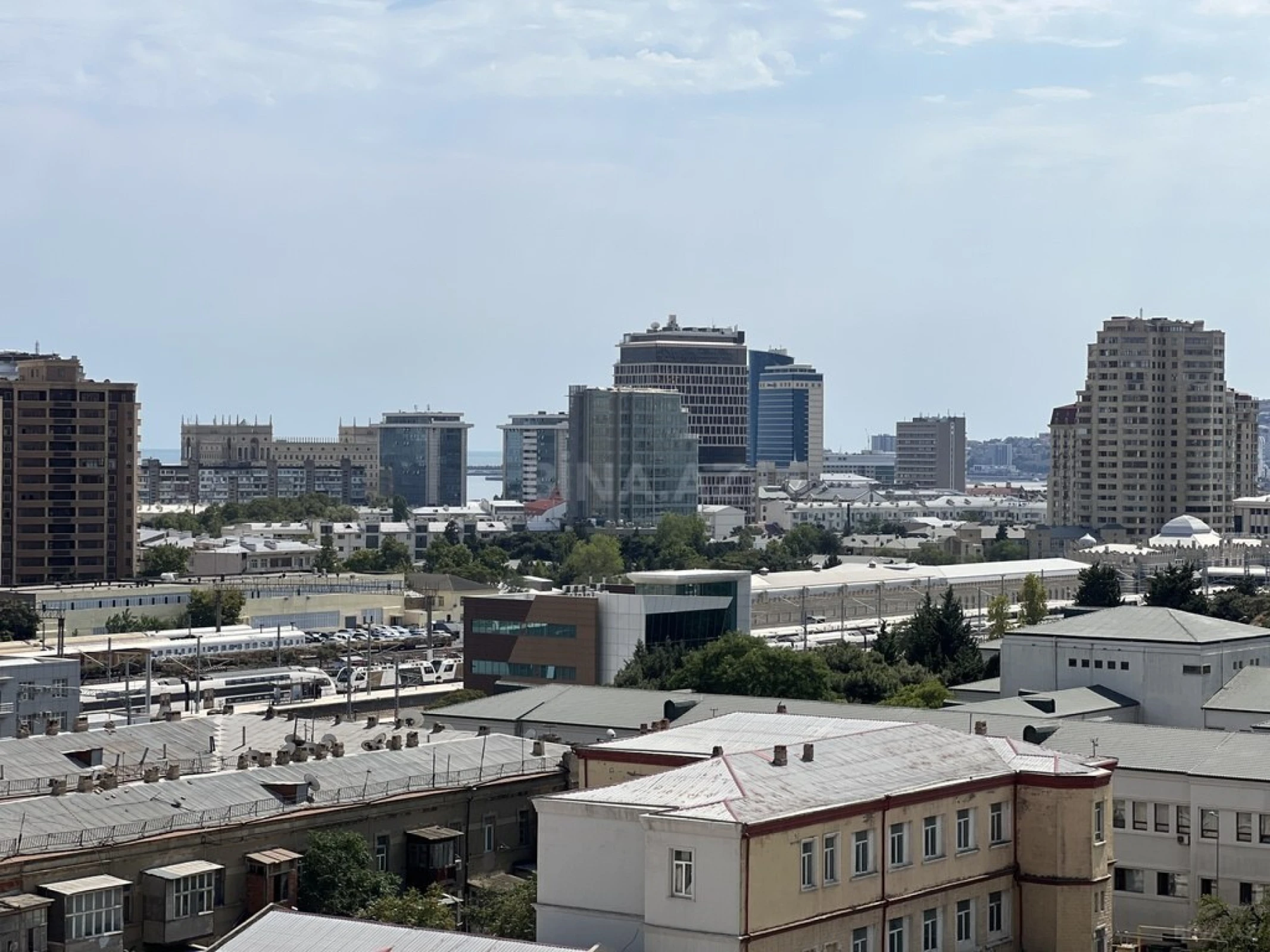 Kirayə verilir 4 otaqlı mənzil 135 m²