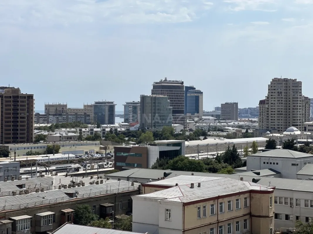 Kirayə verilir 4 otaqlı mənzil 135 m²