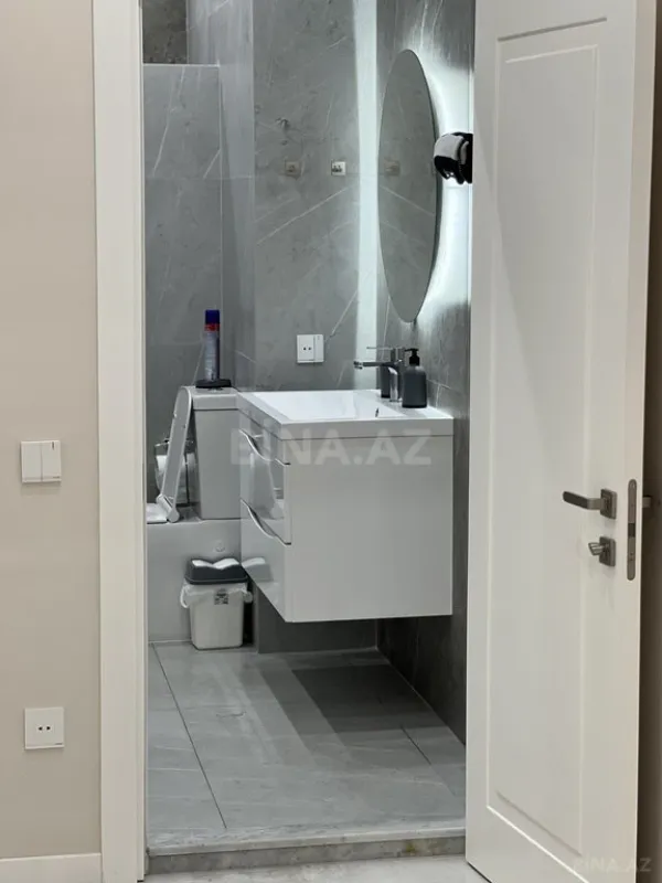 Kirayə verilir 4 otaqlı mənzil 135 m²