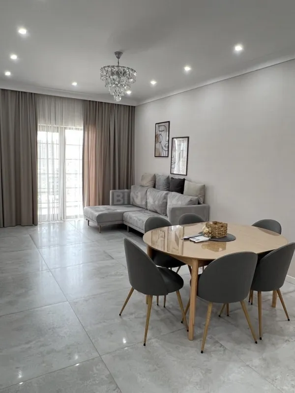 Kirayə verilir 4 otaqlı mənzil 135 m²