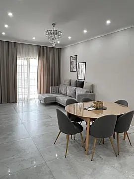 Kirayə verilir 4 otaqlı mənzil 135 m²