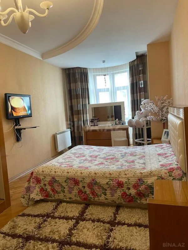 Satılır 3 otaqlı mənzil 150 m²