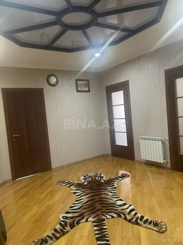 Satılır 3 otaqlı mənzil 150 m²