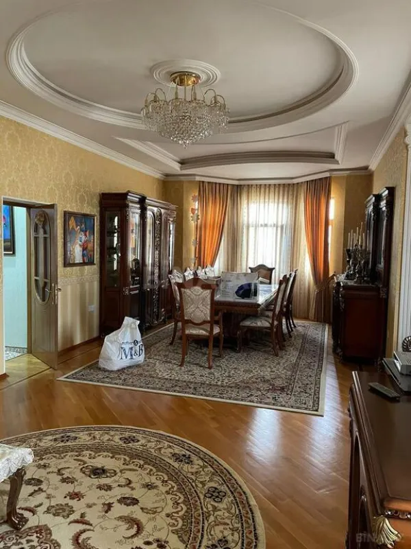 Satılır 7 otaqlı həyət evi 370 m²
