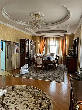 Satılır 7 otaqlı həyət evi 370 m²
