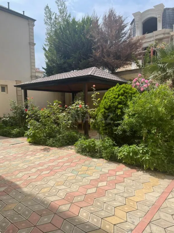 Satılır 7 otaqlı həyət evi 370 m²