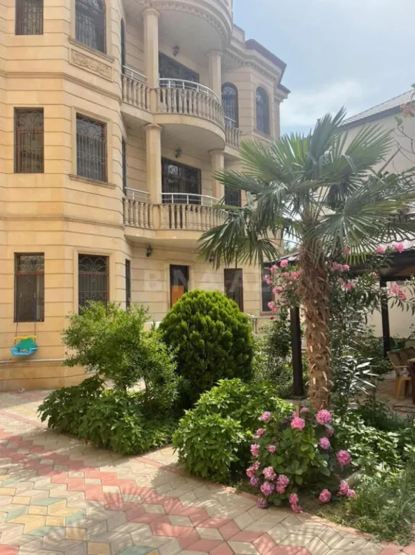Satılır 7 otaqlı həyət evi 370 m²