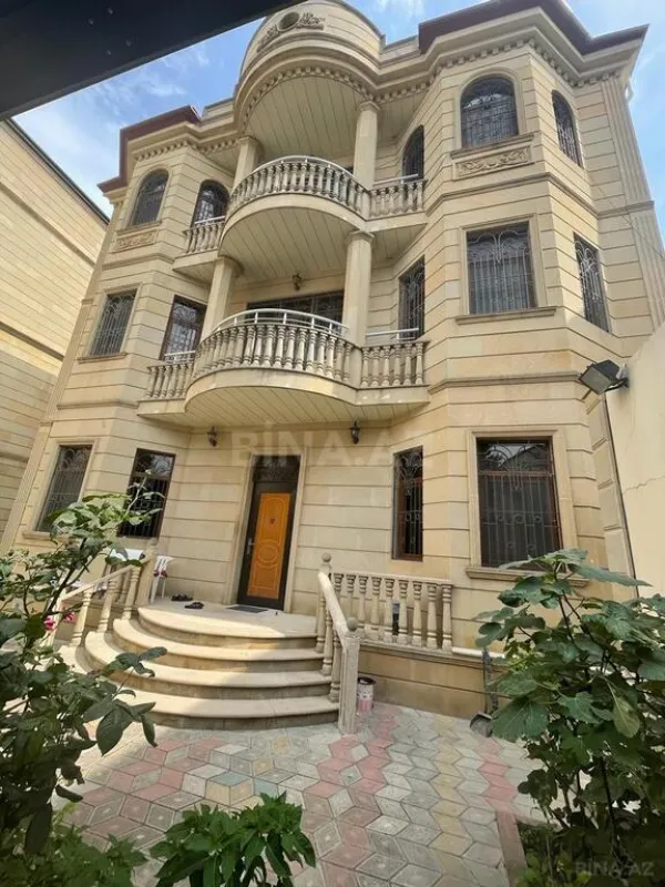 Satılır 7 otaqlı həyət evi 370 m²