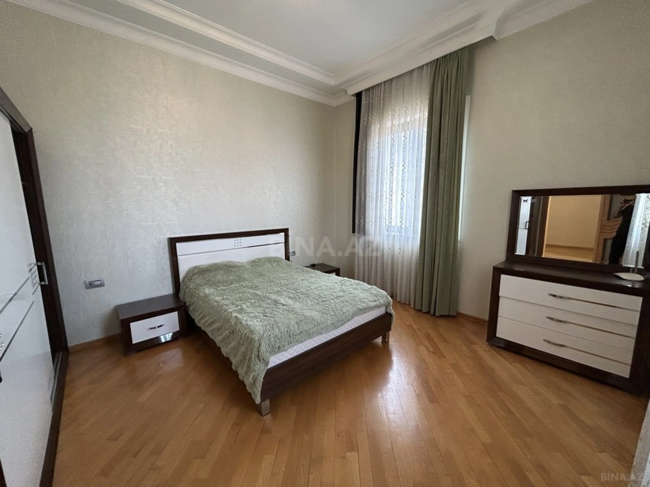 Kirayə verilir 3 otaqlı mənzil 190 m²