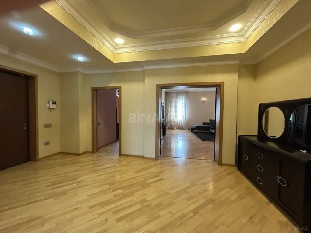 Kirayə verilir 3 otaqlı mənzil 190 m²