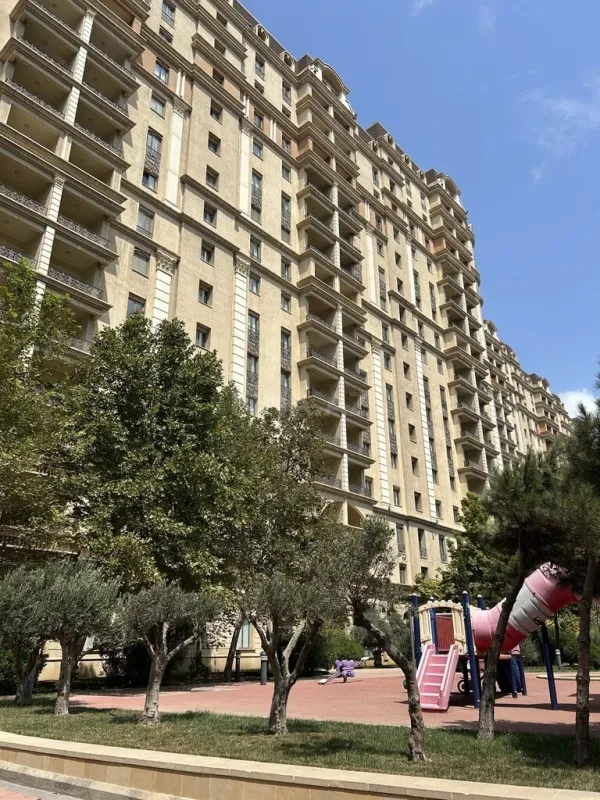 Kirayə verilir 3 otaqlı mənzil 190 m²