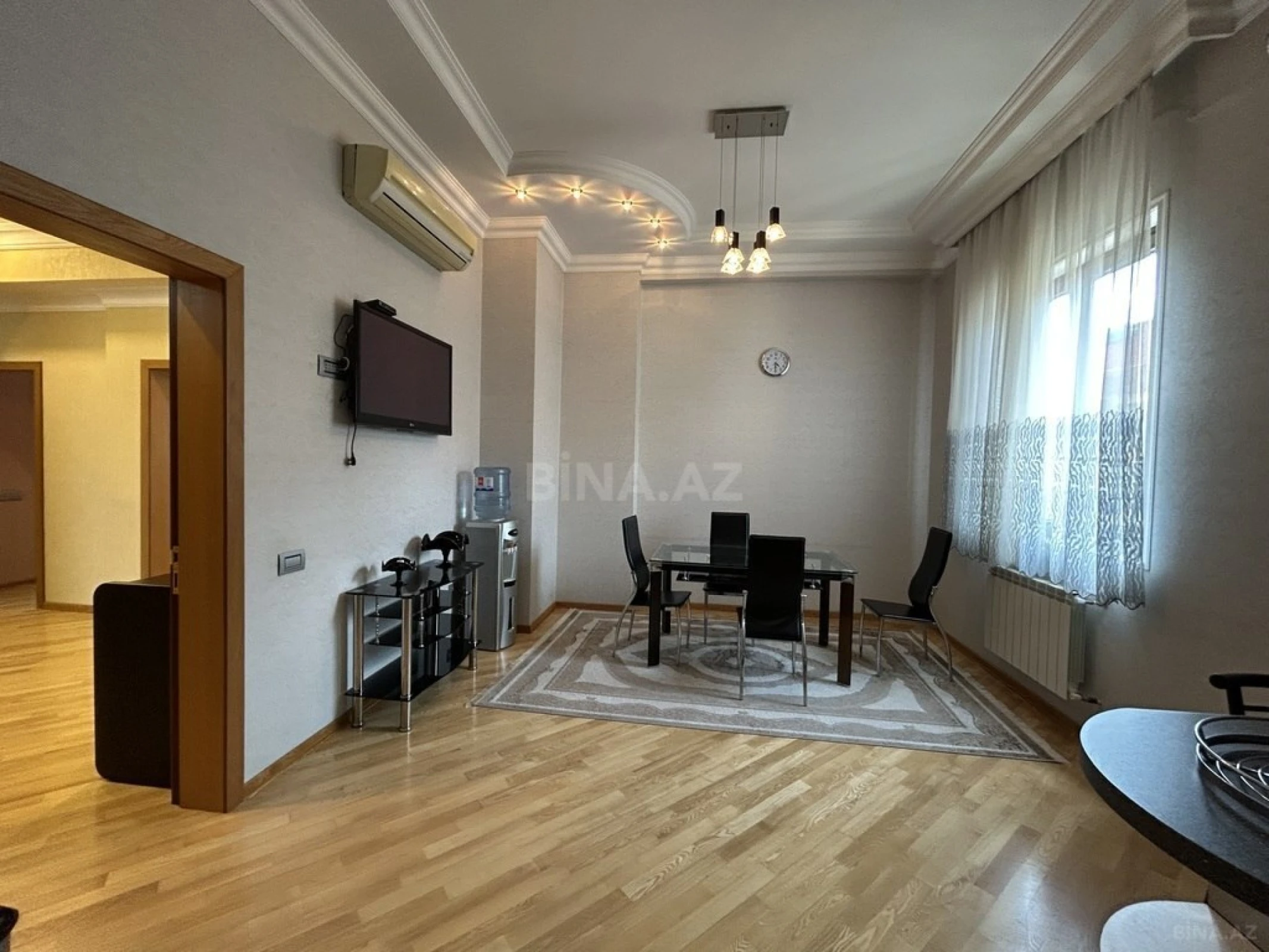 Kirayə verilir 3 otaqlı mənzil 190 m²