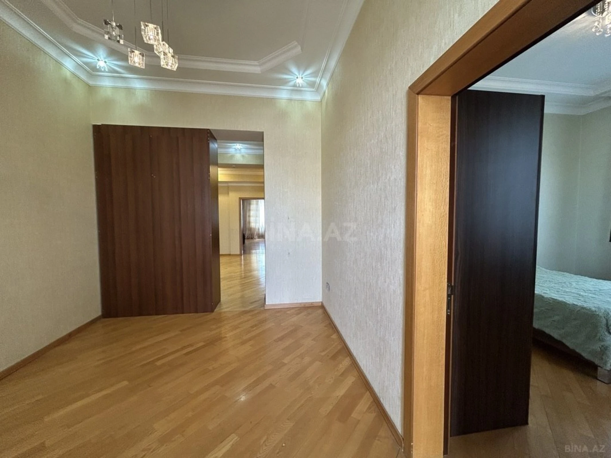 Kirayə verilir 3 otaqlı mənzil 190 m²