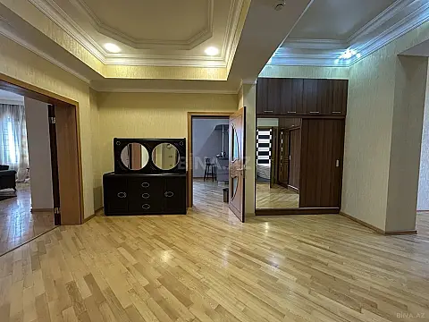 Kirayə verilir 3 otaqlı mənzil 190 m²