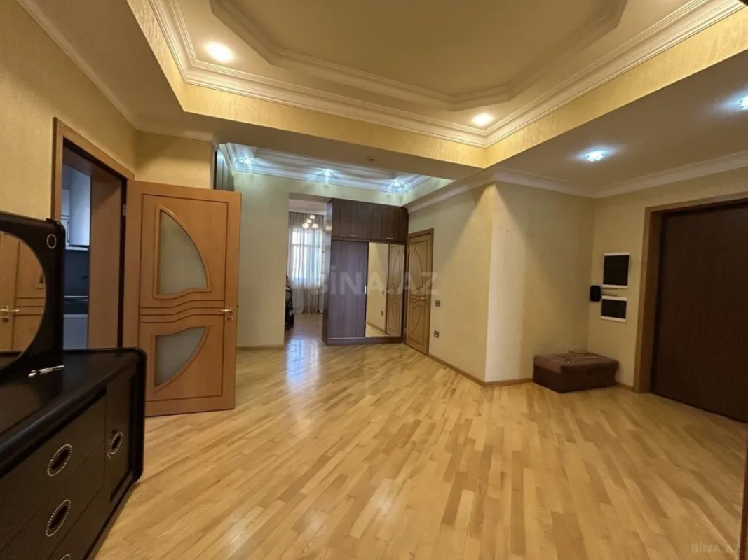 Kirayə verilir 3 otaqlı mənzil 190 m²