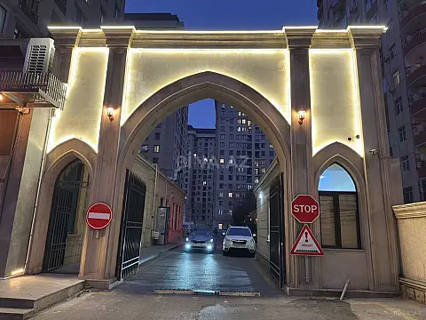 Satılır 6 otaqlı mənzil 323 m²