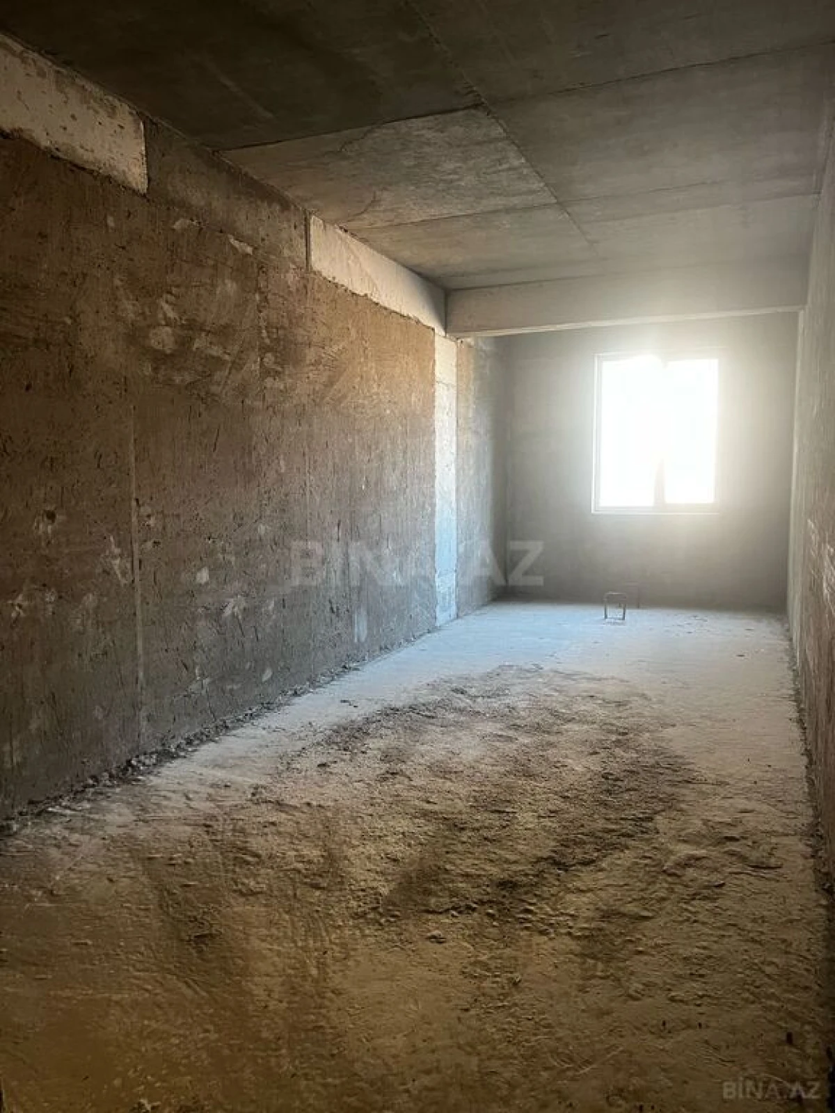 Satılır 6 otaqlı mənzil 323 m²