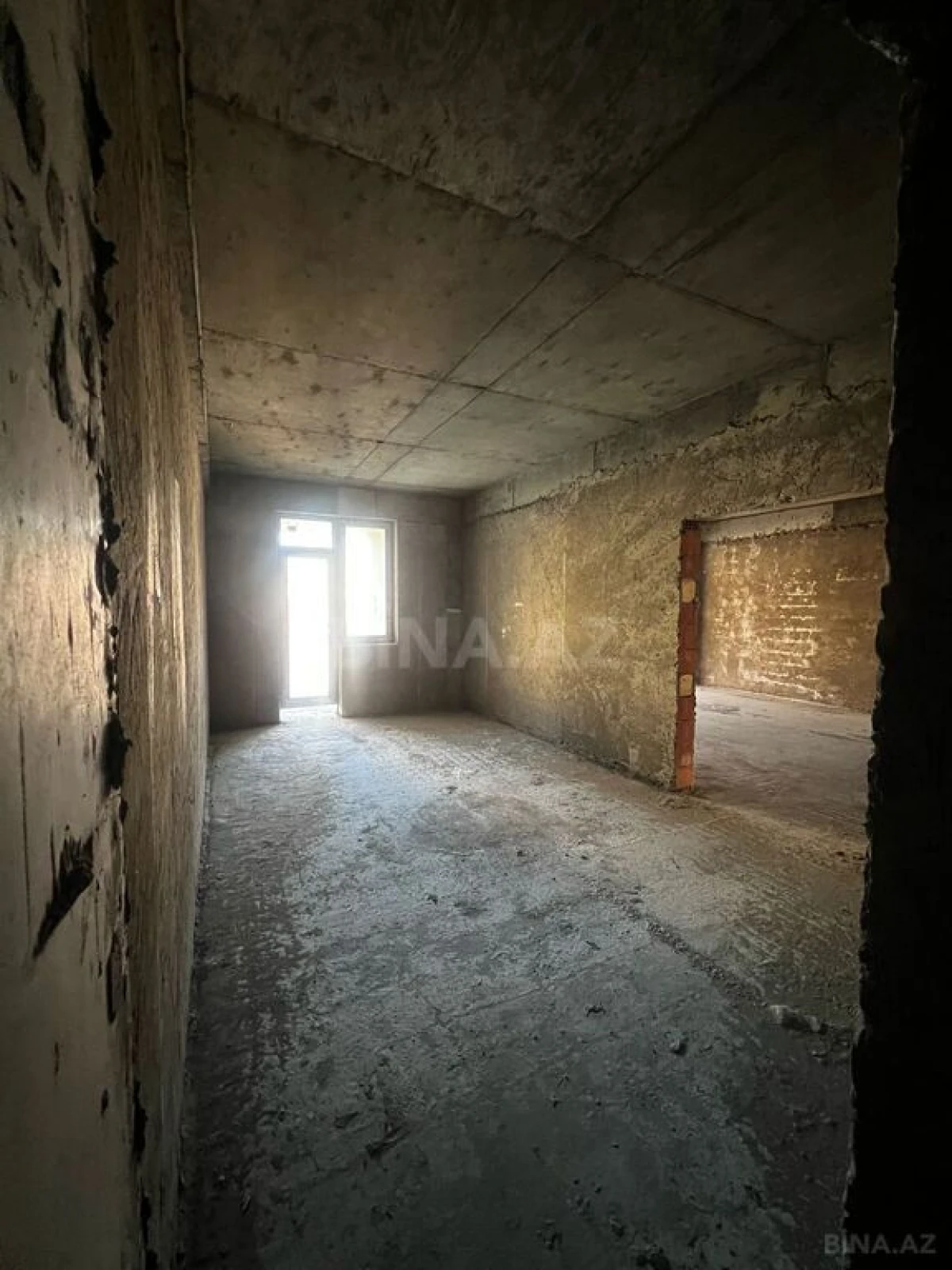 Satılır 6 otaqlı mənzil 323 m²