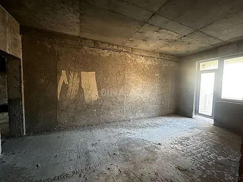 Satılır 6 otaqlı mənzil 323 m²