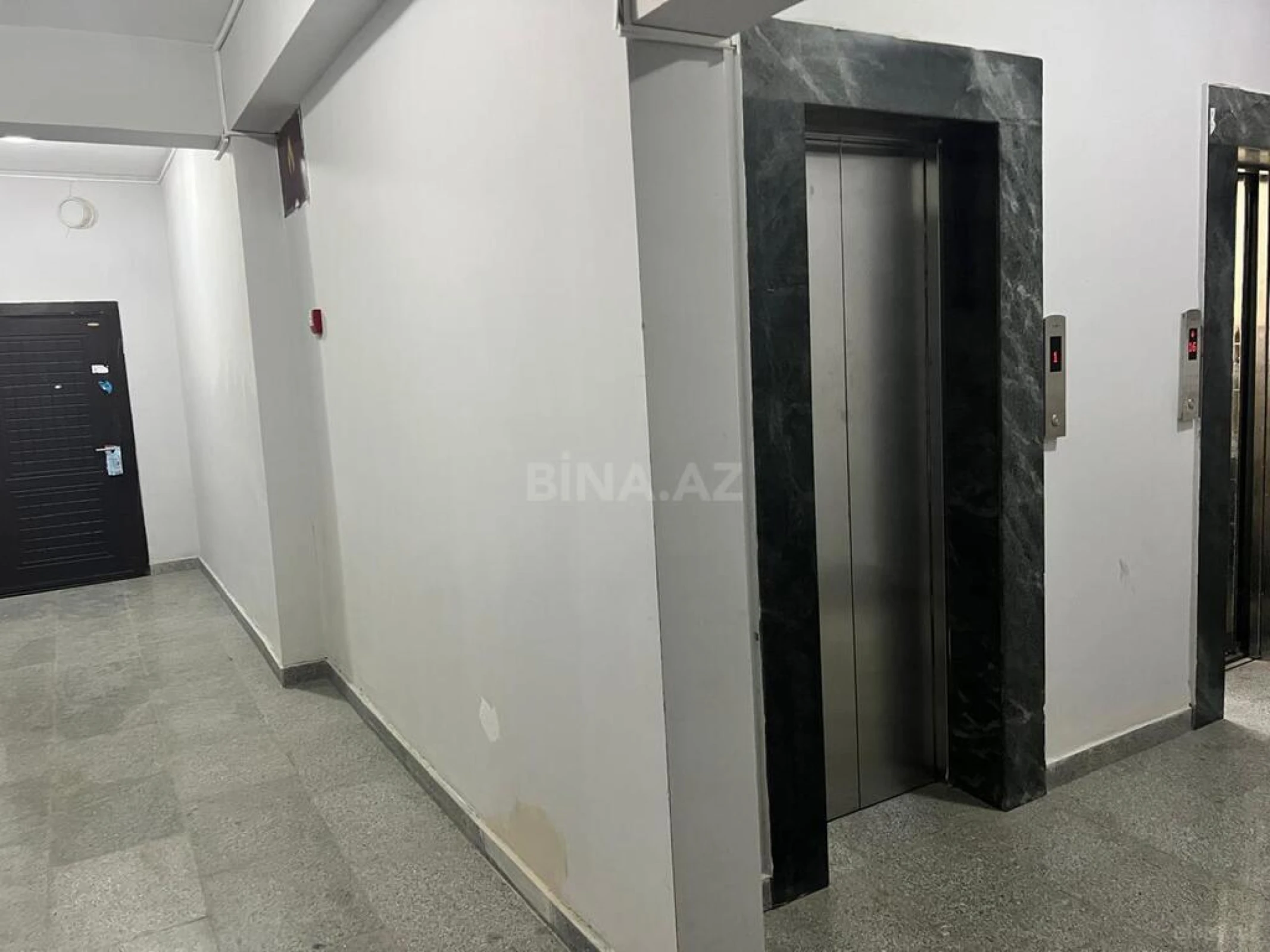 Satılır 6 otaqlı mənzil 323 m²