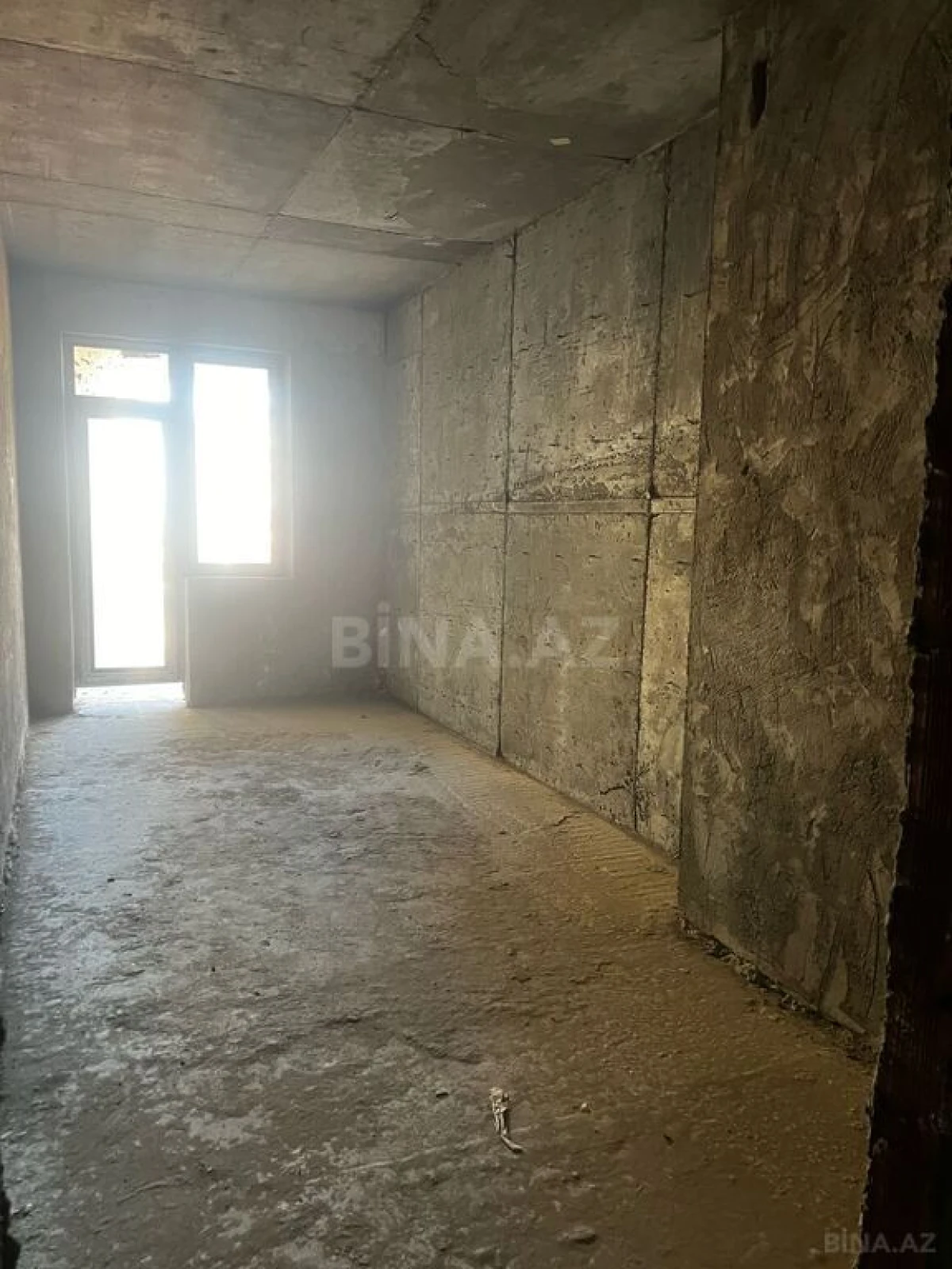 Satılır 6 otaqlı mənzil 323 m²
